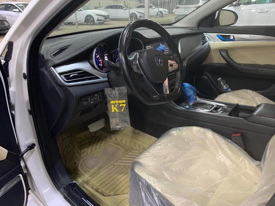 سلام عليكم شانجان ايدو مواصفات بيسك بصمه تحكم ستيرن جهتين بدون فتحه ويل كب معروفه مواصفاتهه رقم بغداد الجديد سنويه لل ٢٠٣٠ بيهه بنيد مصبوغ على كد طخه بسيطه وربع الباب عكس السايق بارد بچم كبس ممفتوح نهائيا كير ومحرك مكفولات كل صيانتهه بالشركه 
سعرهه ٩٥ وبيهه مجال 
***********
