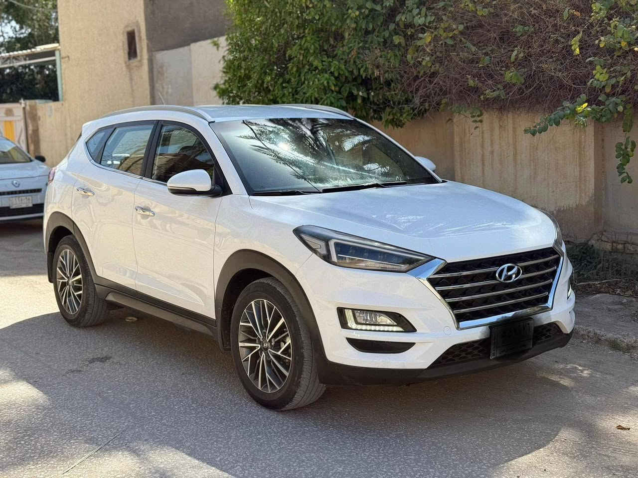 سلام عليكم توسان موديل 2020 خليجي شركه الكاصد خمس عدسات 
محرك 2000 دوش مكفول كشنات ثنين كهرباء شاحن وائر ليس  
سياره ماشيه 87 
كشنات جلد رقم بغداد نكليزي 
سياره جاهزه من كلشي السعر 207 وبيه مجال 
 
 
***********
