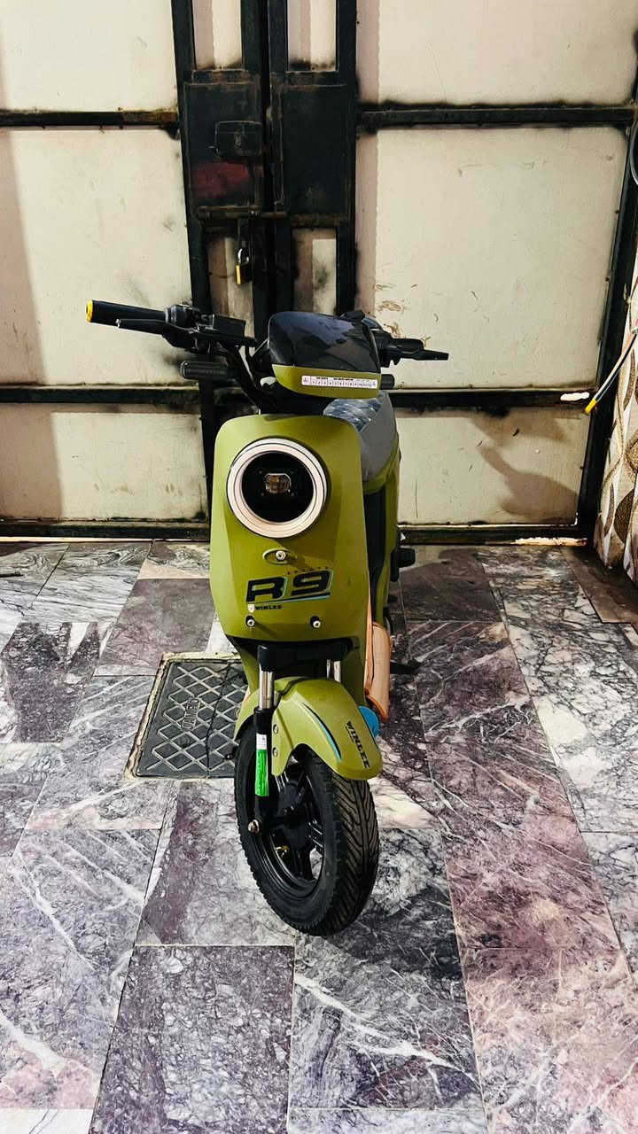 دراجه البيع شحن R9اسمه دراجه نضيفه الله شاهد مامسعملينه سبوع دراجه بعده بالكرتون اليريده بخدمته ***********
