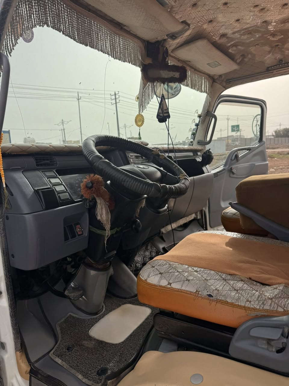 السلام عليكم 

كنتر موديل 2015  رقم ديالى للبيع 
مكينه بلاديه وضع الشركه 
مكفوله من الحادث والصبغ والبارد 
تايرات  تخم برجستون اصلي 
ويلات كروم جديدات 
تدفئه و تبريد شغلات  
تانكي كاز 200 لتر
العنوان ديالى بعقوبه 
السعر 220 
 للاستفسار الاتصال ع الرقم 
***********
