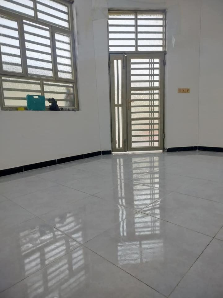 للايجار للايجار للايجار◾️
بيت للايجار للايجار للايجار المساحه 100م/ مربع 10*10 خريطة هندسية حديثة 2024
عنوان البيت ناصرية الاسكان الصناعي منطقة ال 3000 اللي جاي عن مدرسة الحرية
يتكون البيت من :
◾️غرفة نوم 4,50*3,50
◾️صالة4,25*4,50
◾️مطبخ 3,50*4
◾️ستقبال 5,50*3,50
◾️حمامات داخل وخارج 
البيت البناء طابوك 
◾️اساس وسقف كونكريت البيت شغل درجة اولى مرتب كلش حلو
◾️سيراميك
◾️بورسلين ثقيل 
◾️كرهبائيات فول
-------------------
خدمات البيت فول
◾️ماء اسالة فول 
◾️كهرباء تيل باب البيت
◾️مولد ذهبي 
◾️شوارع تبليط باب البيت
◾️مدارس حكومية واهلية
 البيت ركن على شارعين الشارع مالته عرضه 20 متر وثالث بيت عن الشارع الحولي الرئيسي

للتفاصيل الاتصال 
📞 ‏***********‏
