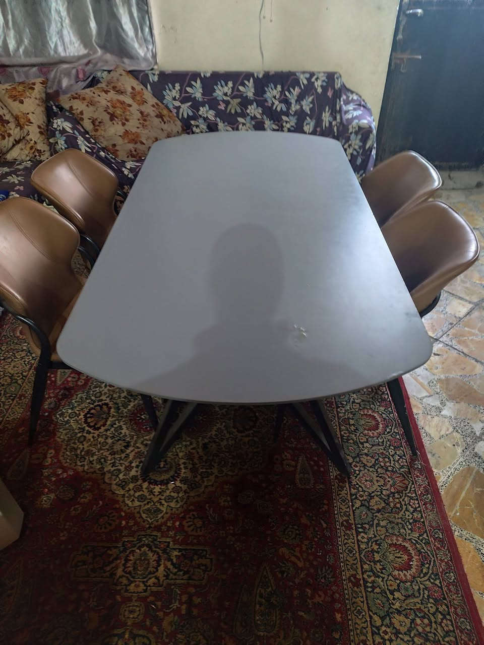 سلام عليكم
ميز طعام نظيف جدا ( الميز خشب قوي - الارجل حديد) مع اربع كراسي
السعر 140 الف 

ميز طعام خشب صاجي و الارجل حديد  مع اربع كراسي 
السعر 180 الف 

المكان بغداد العامرية 
*********** واتس اب
