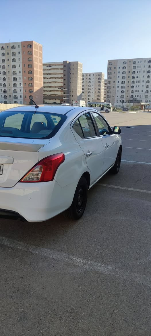 السلام عليكم نيسان سني 2020 بليته زركه سياره بدون حادت 
بدون صبغ بدون دواخل سياره نضيفه وجديده رايده ب 115 مكان السياره بسمايه ***********

