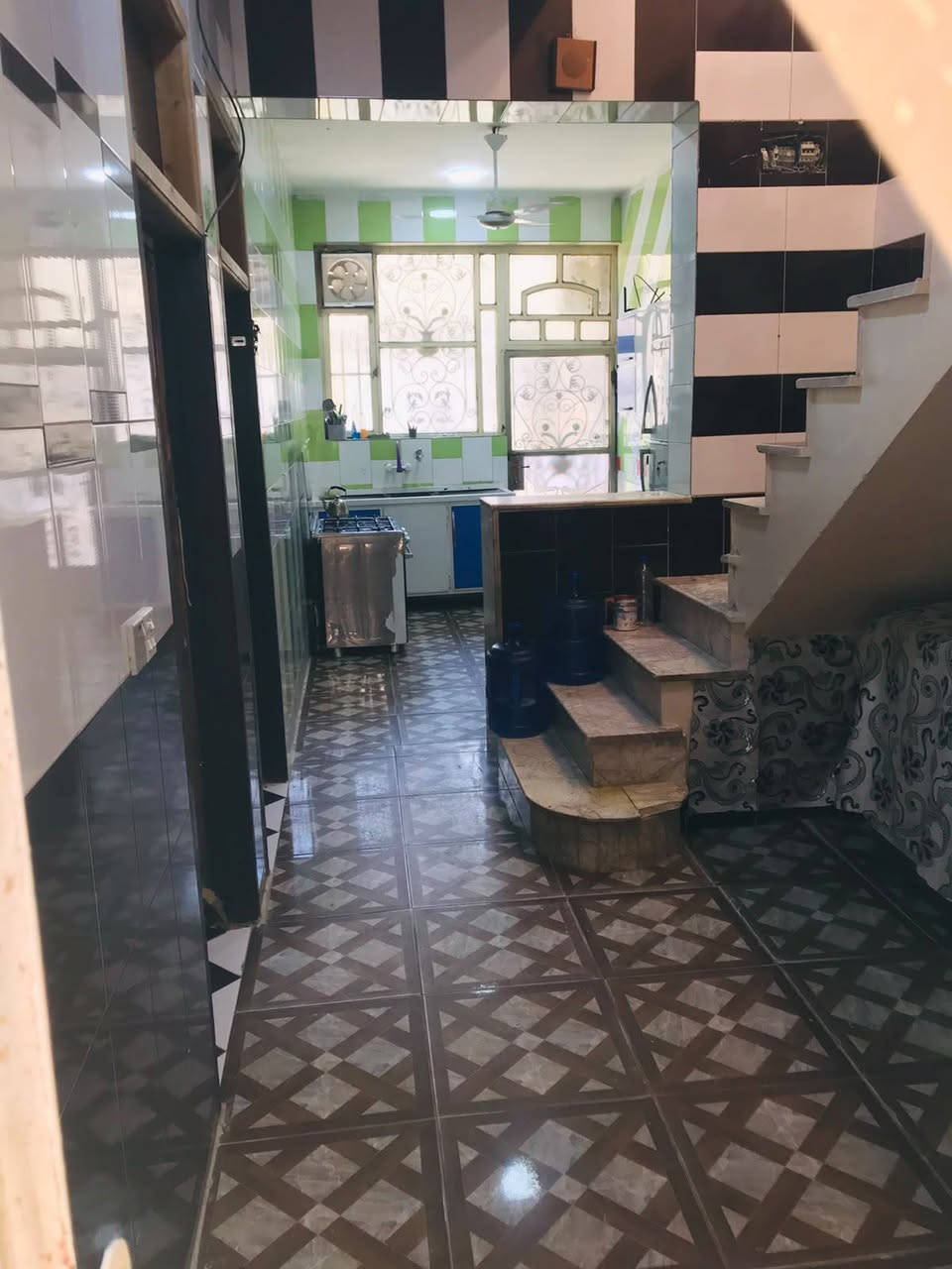 بيت للبيع ١٠٠متر قاط ونص الشعله دوانم زراعي قرب شارع ابو هاتو سعر ١١٠للستفسار على هاذ رقم ***********
