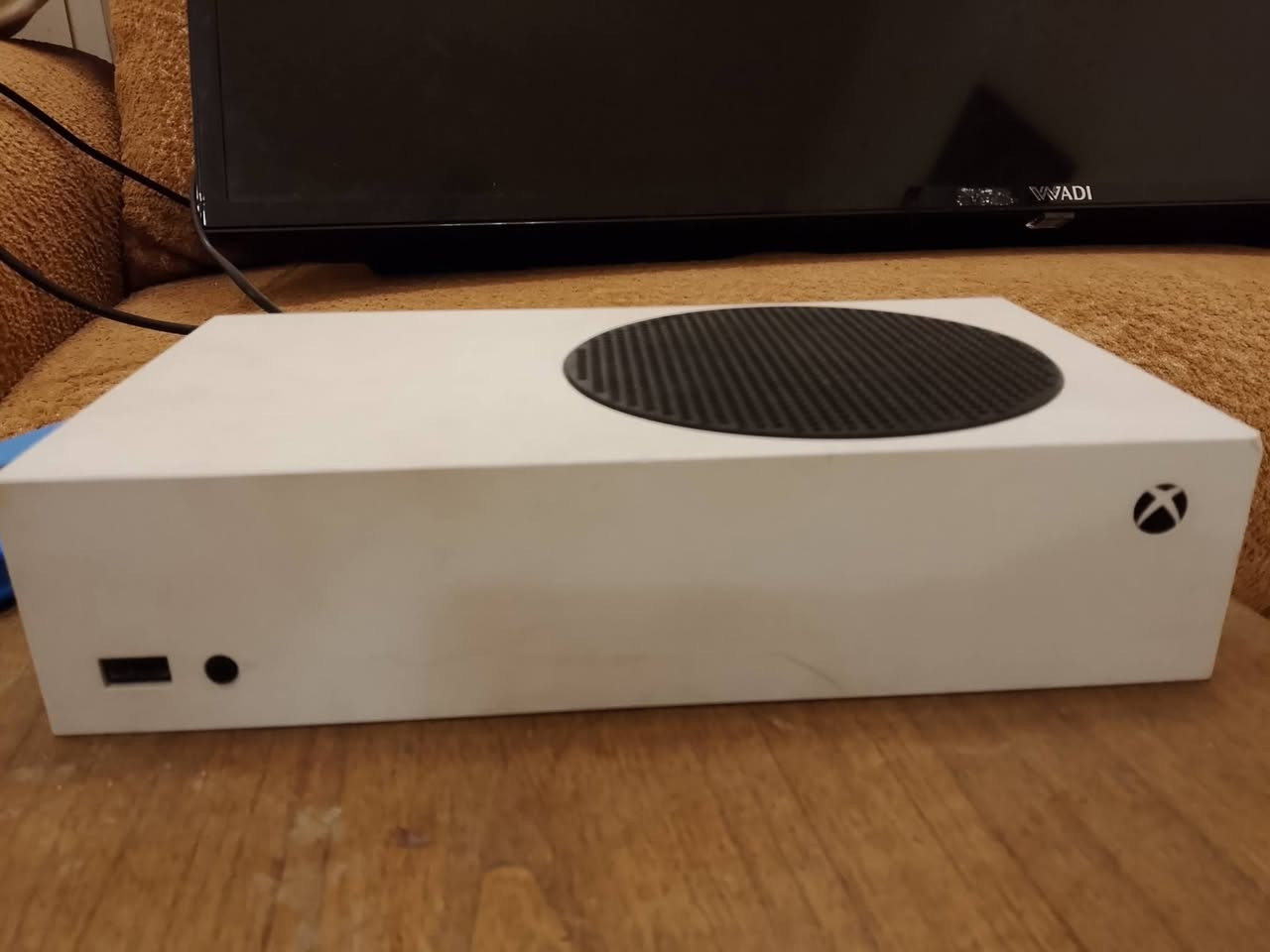 Xbox series s نضيف ومستعمل قليل كل غراضه موجوده واصليه ويه حساب بي اشتراك سعره 350 وبي مجال للشراي مكاني بغداد الدوره كدام الطعمه رقم التواصل *********** الهارد 2 تيره الي يريده سعره 25 قفل
