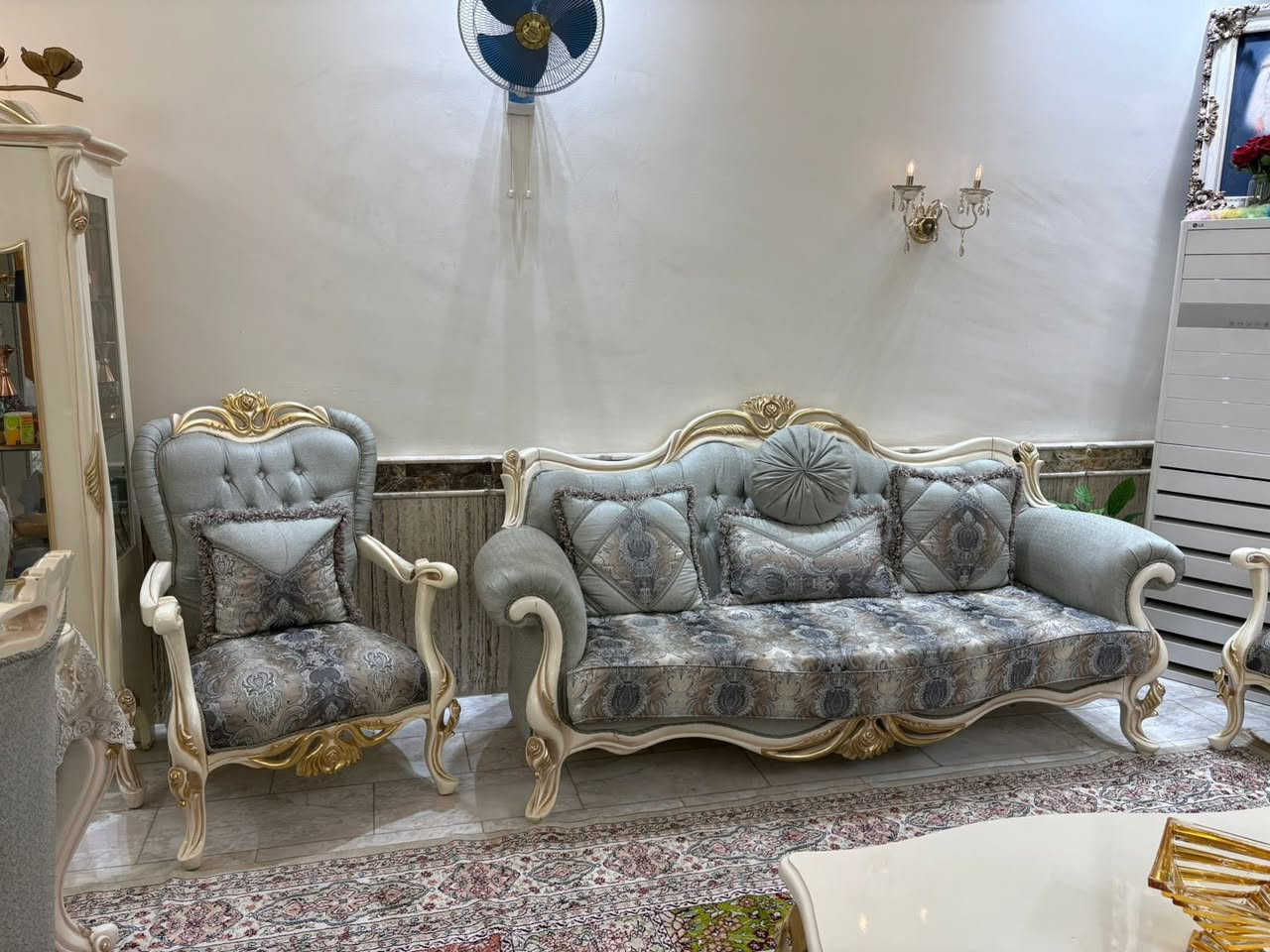 صاله خشب زان ثقيل مع بوفيه وميز طعام وميز مرايه


**إذا كنت صاحب هذا الإعلان وتريد حذفه لأي سبب، رجاءا أرسل رسالة إلى الدعم الفني**