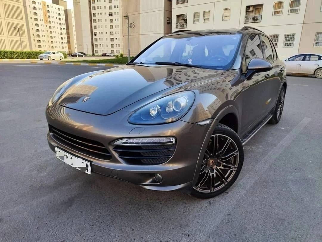 بورش كايين اس 2014 وكالة
رقم اربيل
المواصفات الي بيها  كت طلب  خاص
محرك 8 سلندر 4.8 تنفس طبيعي  بدون توربو  420 حصان 
كير 8 نمر
كزو رياضي PSE  تشغيل و اطفاء يدوي 
ويل 21 نفس لون البدي 
جكات  
بانوراما
بردات كهرباء 
3 شاشات مع نظام pcm و نضام ملاحة و الترفيه مع هديوفون بورش مع هاتف نقال بورش 
حساسات أمامي خلفي
كامرة  داينمك
مصابيح أمامية داينمك
ستيرن تدفئة
مقاعد جلد تدفئة تبريد  مساج 
قمارة جلد الكنتارا جكليتي
ختم لوكو بورش على المقاعد 
دشبول و أبواب جلد مع تخشيب  مع المنيوم
ثلاجة بالجكمجة 
ستائر خلفية كهربائية
نظام صوتي Burmester 
27 سماعة صوت 3d مع سبوفر بقدرة 1400 واط مع خاصية الغاء الضوضاء
رادار تحديد مسار 
زراكات 
كروم اسود 
سبايدرات نيكل اسود 
السيارة مكفولة من الضرر و الصبغ..
السيارة بيع او مراوس
السعر 30.000$ بغداد, العراق


**إذا كنت صاحب هذا الإعلان وتريد حذفه لأي سبب، رجاءا أرسل رسالة إلى الدعم الفني**