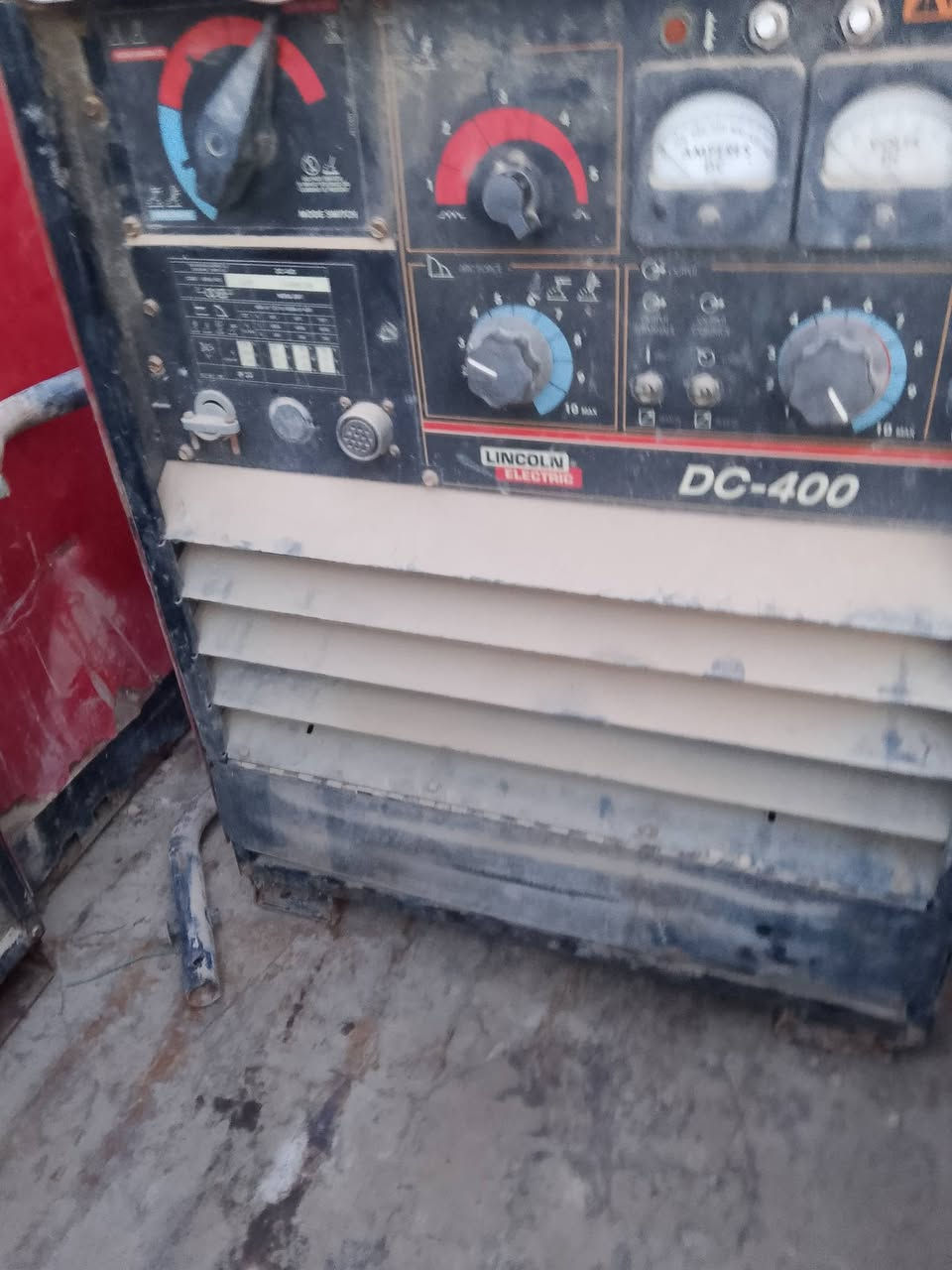 السلام عليكم مكينت لحيم لحجم 400 للبيع بغداد الدوره رقم ***********
