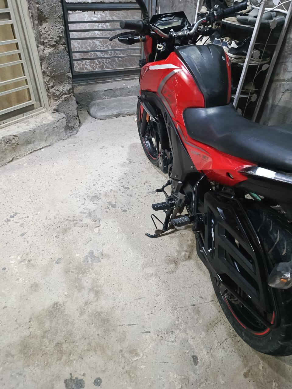 السلام عليكم  دراجه هوندا. موديل 2021  كفاله   بأسمي. نكره سلف محرك برغي ممفتوح   جديده معنى الكلمه. مطالع بيهه صار سنتين   فقط نقص اوراق. ضاعن مني  بالبيت  ***********
