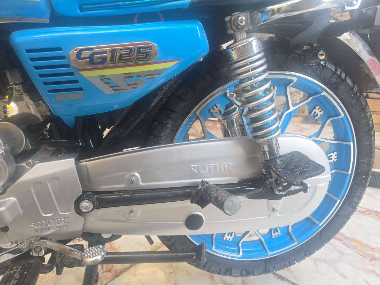 سلام عليكم  دراجه البيع  مديل 2025 ولشاصي 2023 اراق اصوليه  دراجه  نضيفه  برغي ما عايزه  الدوانيه  الحمزه الشرقي  السعر مليون 500او بيهه مجال
***********  او بي واتساب
