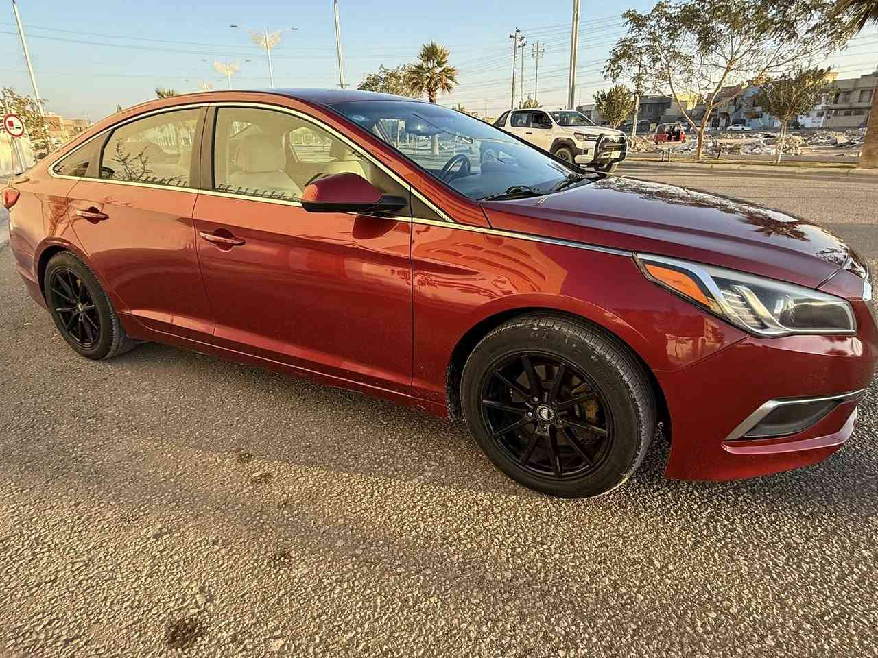 سوناتا للبيع موديل 2016 امريكي جي دي اي 2400مكان السياره كربلاء حادث خفيف بدون دواخل بدون ايرباك صور الحادث مرفقه البنيد مبدل وقبق جنطه سرقه وبيه باردات 
ثلاث وضعيات قياده 
كامره خلفيه
تحكم ستيرن
سعر السياره113
واتساب***********
