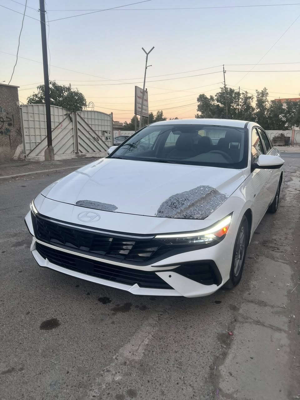 السعر. 140$ .  تلفون.  ***********
سلام عليكم النترا مديل 25 وارد امريكي دخول جديد صارله يومين مواصفات SE مكينه 2000 دووش رادارات امامي خلفي جانبي كامره دواره داخل بيجي فول تحكمات ثلاث وضعيات قياده والباقي المتعارف عليه حادث السياره فقط جاملغ تبديل ومبدل اصلي نفس ألون وشويه البنيد موضح بل صور بدون دواخل بدون كلشي مدنه راديتر تبريد كلو على وضع الشركة مكفوله السياره وجديده بمعنى الكلمه بحيث الدواخل بعدهن بلايلون الشركة تجي وتشوف احلى من الصور ماشيه 16mi صور الحادث مرفقه بل منشور
