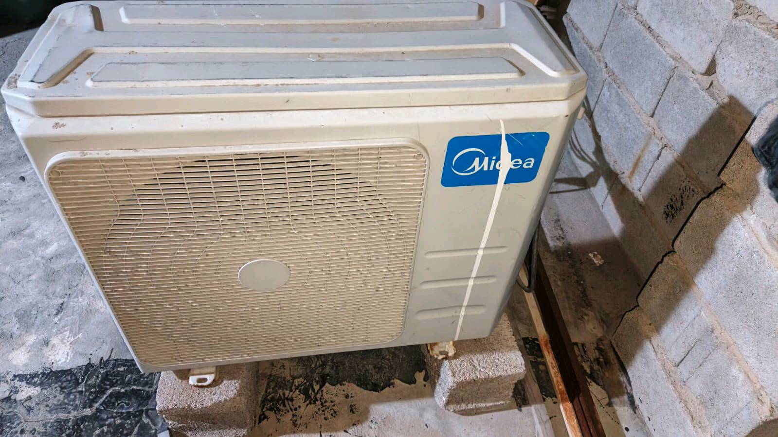 سلام عليكم سبلت 2 طن للبيع قطعة داخلية هونداي والخارجية ميديا السعر 300 والشراي يدلل الرقم *********** 