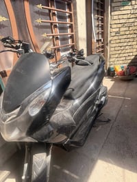 Pcx 2015 مكينة 125 كما موضح بالصورة اللون اسود  المكينه كايمه اخوان مك...