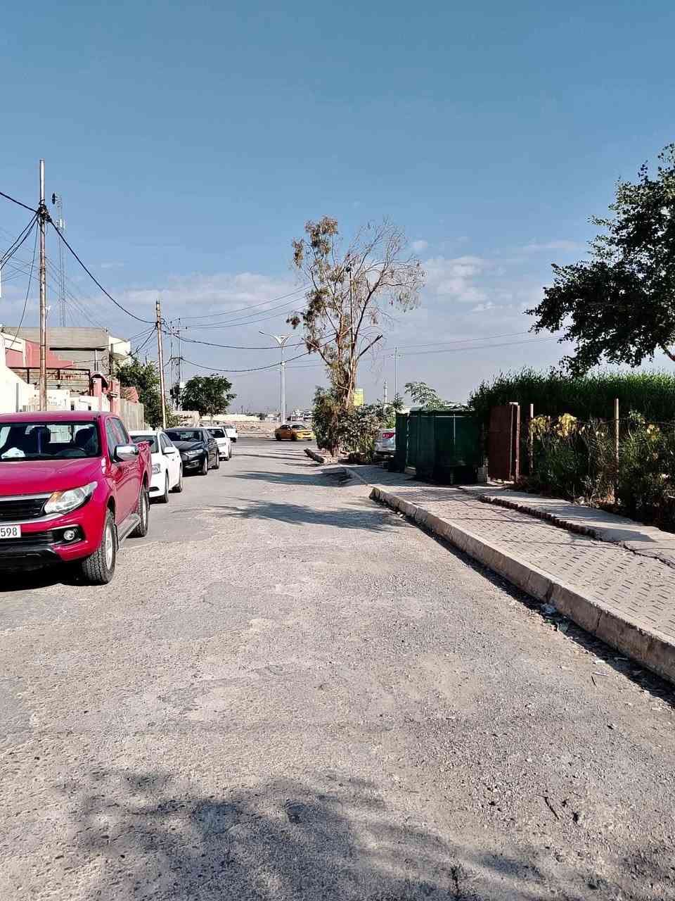 دار للايجار طابق الأرضي
مساحه 115متر على حديقه عامه 
يحتوي على غرفه نوم مع استقبال مطبخ صحيات وكراج سياره
سعر 225الف ماء وكهرباء على صاحب الدار 
عنوان كركوك أسرى والمفقودين قرب جامع قباء 
*********** علي
*********** ابو مصطفى يايجلي
