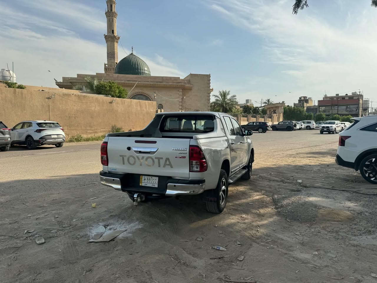 السلام عليكم للبيع تيوتا هايلوكس تي آر دي سعودي باب اول ام المنفاخ 2020مكفوله من الصبغ والتبديل والبارد والشخط ماشيه 75 الف فقط رقم بغداد مميز بسمي سعرها 335وبيهه مجال لشراي مكاني بغداد حي الحسين الاستفسار  ‭***********

