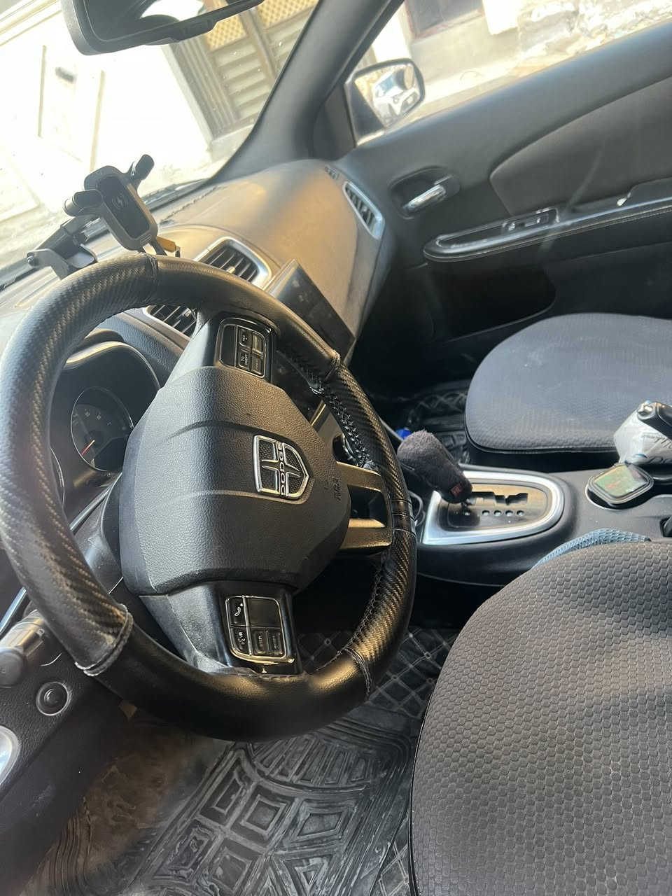 دوج افنجر 2013
3600 سته سلندر 
رقم بغداد 
السعر 68 ورقة 
العنوان بغداد الامين 
***********
***********
