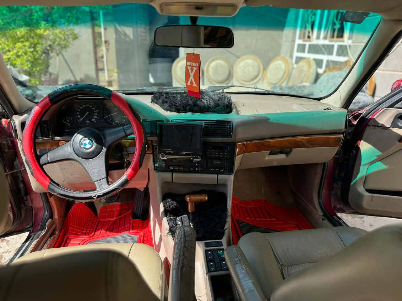 اللهم صّلِ وسَلّمْ عَلۓِ نَبِيْنَا مُحَمد ﷺ
‏       السلام عليكم 👋  احبتي اخواني الاعزاء ، السياره520  موديل 91 ، مصبوغه عام للجماليه ، من دون حادث او كص .

عليها مكينه مال 525 مسكر ، تك فانوس ، مكينه وكير ، حقيقة ناعمات كلش ، حداديه في حالة جيدة قبل أقل الشهر سويت إدامه لها من حداديه و بلكات وفيتبم جديد . 

غرفتها جلد ، اربع جام كهرباء ، الكشنات كهرباء .

التبريد شغال ، فقط لغين التدفئه .

الكهربائيات كلها شغاله . منظومة زنون

السياره بأسمي ، اشوكت يعجبك احولك ، ورقمها بغداد .

مكانها بابل .

السعر 65 .

كلشي واضح بالصور والفديو.

تعجبك تأخذ العيون ، ما تعجبك اترك لنا كلمة طيبة ، والله يحفظ الجميع .***********
