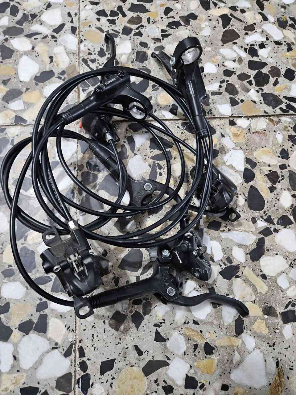 سلام عليكم بريكات دهن نوع شيمانو MT200 زوجين 
سعر الزوج الواحد ب٥٠ نضيفات على الشد الشغل مكاني مدينه الصدر ***********
