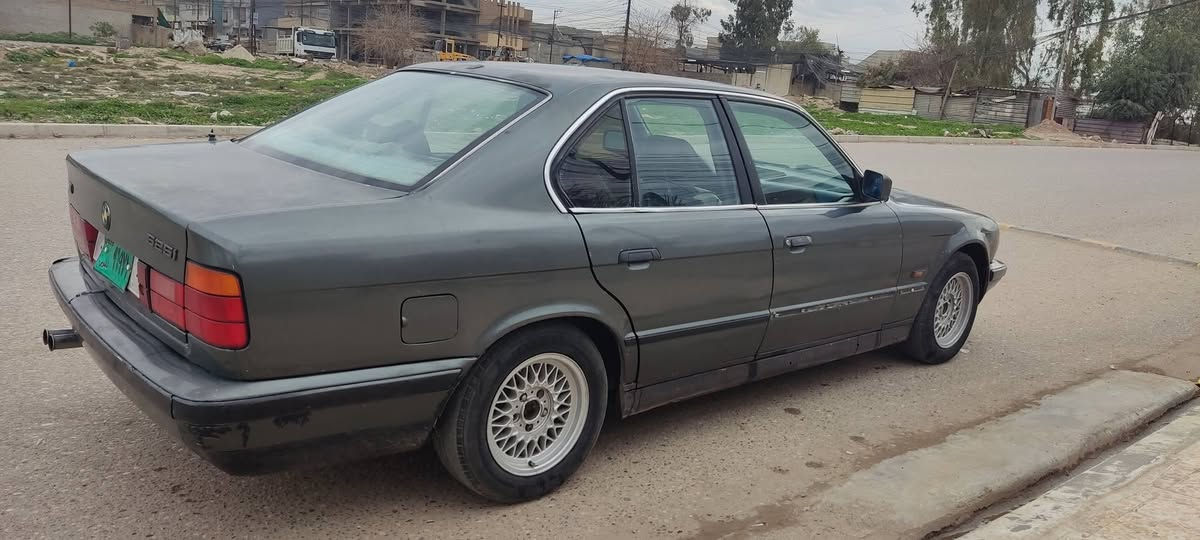 السلام عليكم بيئم 530كير عادي مكينه فل شرط  كابون بانزين سنويه بيضه مدفوع كمرك مصبوغه حزام جماليه شرط التحويل و الوكاله  السعر 33وبيها مجال بسيط الرجال متوازي عندو عمليه لابنو مكلف بل نشر رقم صاحبها*********** كهربائيّة كل شغاله لايت عالي ناصي زينول
