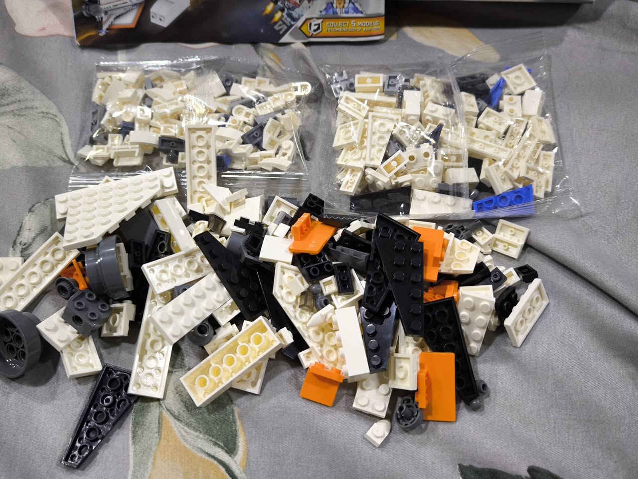 السلام عليكم
ليغو كوبي بس كوالتي عالي
السيت عبارة عن مكوك ويصير رجل الي
كتيب وكارتون موجودات
اكياس 2 مفتوحات وعدد القطع 188
واكياس 2 بعدهن مامفتوحات
نقص الستيكرات
السعر 10
يوجد توصيل لجميع المحافظات ب5


**إذا كنت صاحب هذا الإعلان وتريد حذفه لأي سبب، رجاءا أرسل رسالة إلى الدعم الفني**