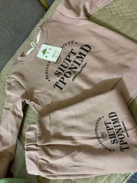 السلام عليكم بنات ملابس اطفال تراكات اجننن عل ٦ الواحد هذا رقمي لي تريد @إشارة *********** @إشارة
