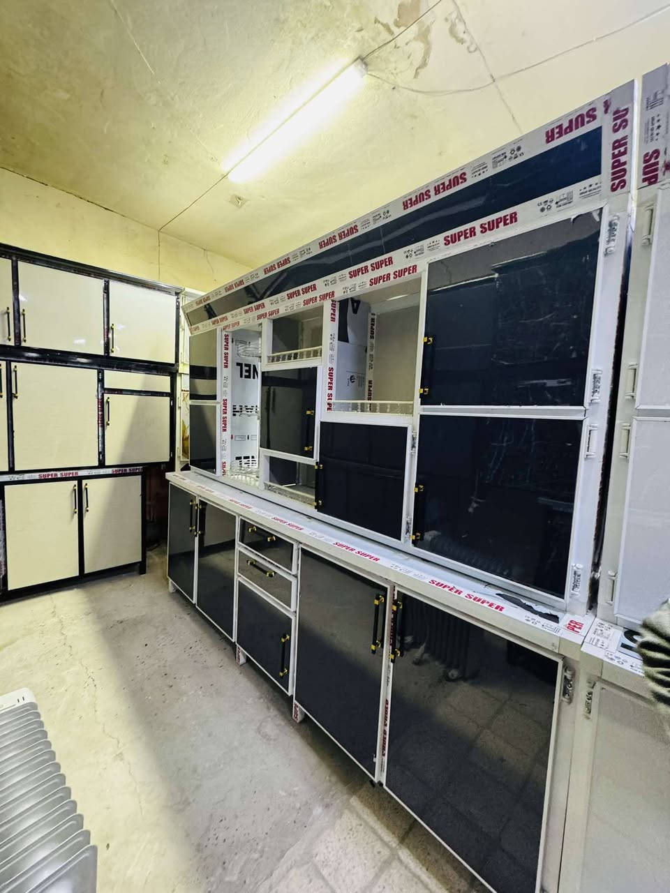 معرض زياد الأثاث المنزلي
كاونتر قياس مترين ونص مدرج أبو سله 
دبل بوري شغل ثقيل 
مع سنك مرمر 
العنوان تكريت شارع الزهور خلف افران الكرخ وقاسم مول معرض زياد الأثاث المنزلي 🫴 
يوجد جميع الاوان وحسب الطلب 
*********** 
يوجد خدمت توصيل
