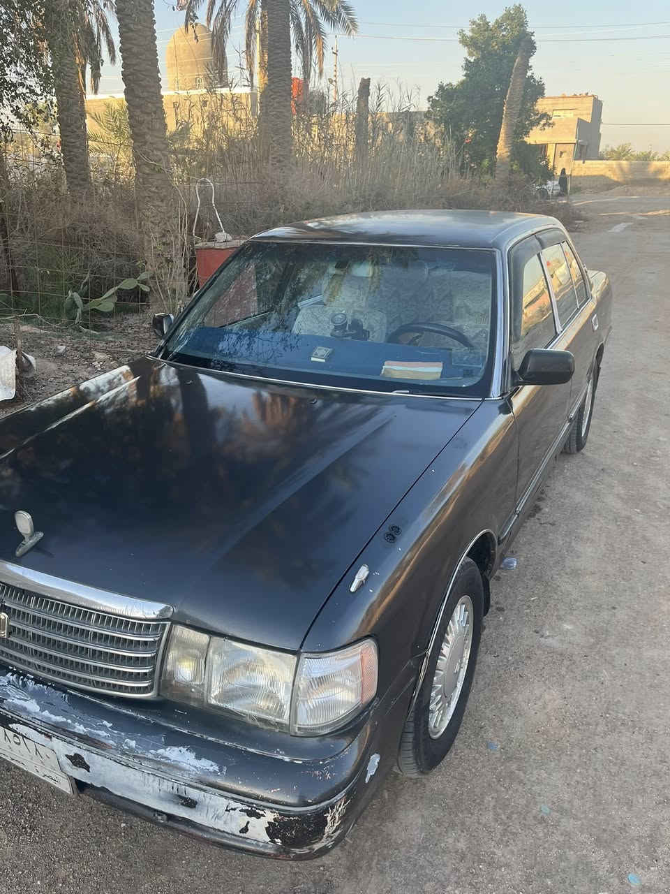 👑 إعلان بيع سيارة: تويوتا كراون Royal Saloon 1996 - قوة الماضي وفخامة الحاضر
📢 نداء لعشاق الكلاسيكيات والفخامة اليابانية الأصيلة!
أعرض للبيع أيقونة السيارات الفارهة، تويوتا كراون (Crown Royal Saloon) موديل 1996، السيارة التي لا تعرف التوقف.
⚙️ الحالة الميكانيكية والتحضيرات (الأداء مضمون)
• المحرك والجير (الناقل): بحالة ممتازة جداً، أداء عالي على الطريق بدون أي ملاحظات أو أصوات غريبة، يضمن متعة قيادة حقيقية.
• الإطارات: جديدة بالكامل، جاهزة للسفر والقيادة اليومية.
• الصيانة: السيارة لا تحتاج إلى أي صيانة، شغل وامشِ! 
✨ المواصفات المميزة
• النوع: Toyota Crown Royal Saloon (الفئة الملكية).
• الموديل: 1996.
• المميزات الداخلية: مقصورة داخلية واسعة ومريحة، تمثل فخامة التسعينيات بامتياز (تبريد شغال + حدادة جديد بالكامل + تنتهي السنوية بنصف سنة 2026 ).
• السعر: [ 65 $ ] (قابل للتفاوض البسيط جداً بعد المعاينة).
📝 ملاحظات مهمة للمشتري
• تم تجهيز السيارة للبيع بتركيز على الأداء. تحتاج فقط إلى عناية تجميلية بسيطة (تنظيف عميق داخلي ومعالجة الصدام الأمامي إن لزم الأمر) لتبدو كسيارة صالة عرض.
• البيع للجادين فقط والذين يقدرون قيمة هذا الموديل ومحركاته القوية.
📞 للتواصل والمعاينة:
يرجى الاتصال على [ *********** ]
لا تضيع فرصة امتلاك قطعة من تاريخ تويوتا الفاخرة بجاهزية عالية!
