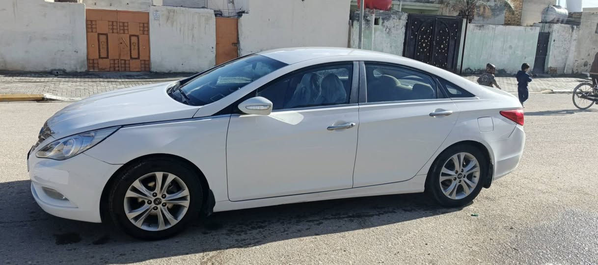 السلام عليكم
للبيع سوناتا 2013 خليجي
رقم نجف 
مواصفات المعروفه 
قطعتين تبريد 
مرايات شفط 
محرك 2400 دوش
حساسات خلفيه 
شفتات كير بالستيرن 
وباقي المواصفات المعروفه السعر 118 وبيه مجال 
لاتتصل قبل ماشوف السونار موجود ويه الصور 
المكان / السماوه قضاء الخضر / ***********
