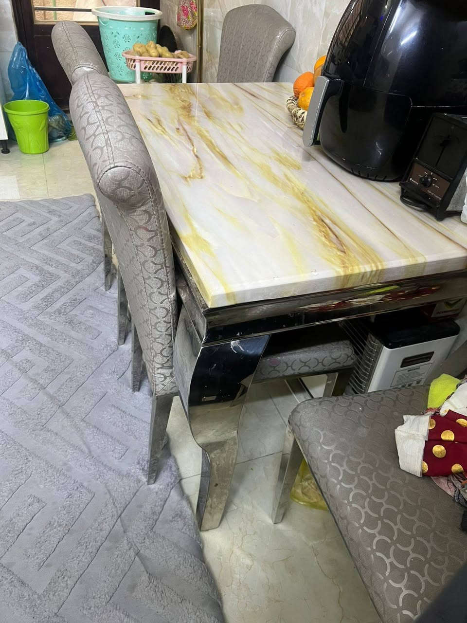 ميز الطعام سعره 225 الفاترينه 175 
تيبلام  60 اغراض كلش نظيفه العنوان بغداد الكراده


**إذا كنت صاحب هذا الإعلان وتريد حذفه لأي سبب، رجاءا أرسل رسالة إلى الدعم الفني**