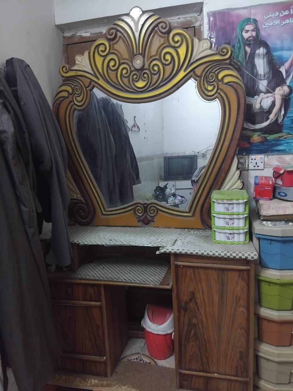 غرفه نوم للبيع السعر ٣٥٠ وبيه مجال مكان بابل جبله ***********
