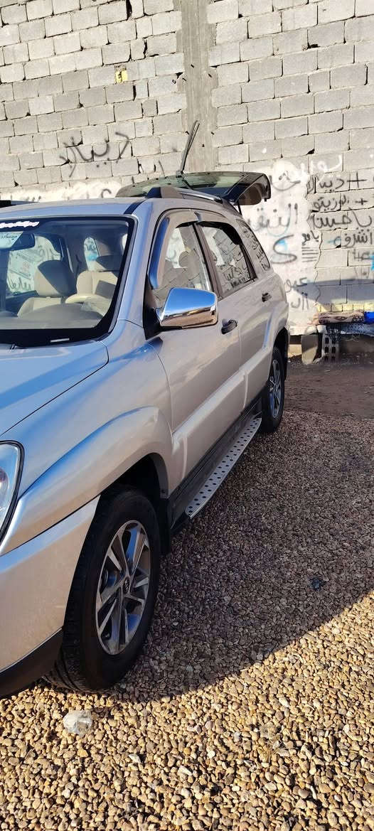 السلام عليكم للبيع سياره سبورتج خليجي موديل ٢٠٠٩ رقم كربلاء دولي محرك ٢٠٠٠ دوش السياره مكفوله محرك كير حداديه تخم تاير تبريد كهربائية كله شغاله السياره بيه قطعتين صبغ بدون داخل أثر جراد والباقي مكفول ماشيه ١٣٩ حقيقي السعر ١١٥ العنوان بابل الاستفسار ***********
