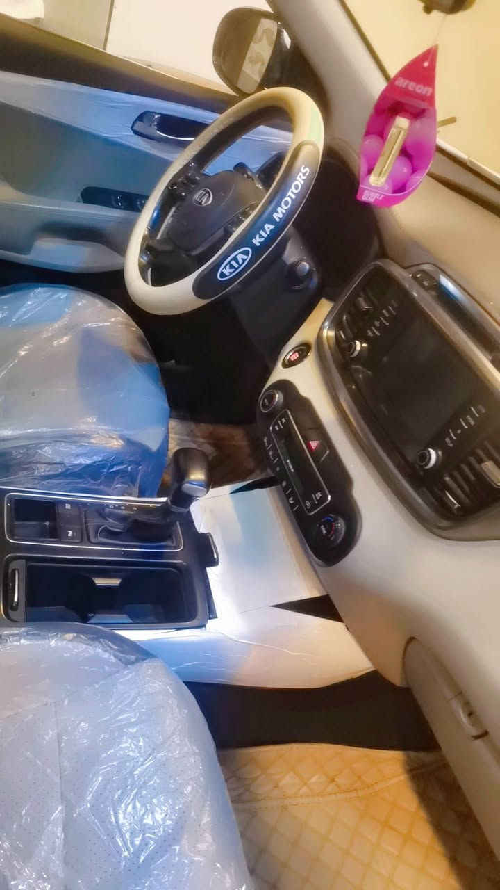 السلام عليكم سورنتو خليجي ٢٠٢٠ بغداد بسمي شخصيا سنويه وهزه كله جديد
فول مواصفات ١ ع ١
مكفوله كفاله عامه عدا اربع أصابع بي يار بجنطه 
بشرط السياره ع وضع شركه
كله جديد مابيها الف مصرف
ماشيه ٧٤ حقيقي بشرط الفحص
بشرط اسبير مانازل
الموبايل ***********
