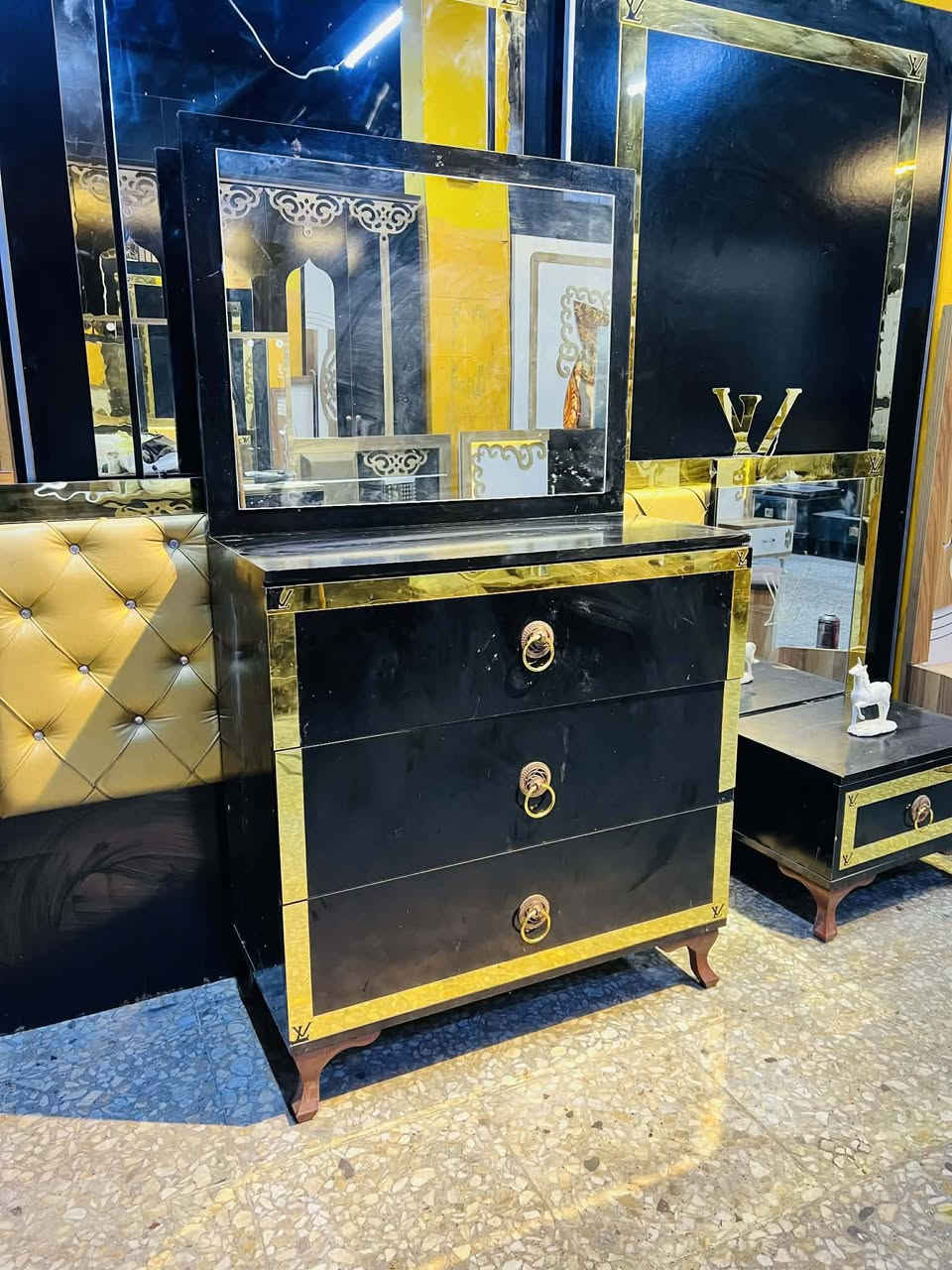 غرفة نوم مستعملة🇹🇷
نضافة90 ٪💯

عدد القطع / 5

نضام / أسلايت 💢 

سعرها / 375 💸

شد ونقل داخل بغداد مجاني🚛

يوجود توصيل محافضات حجز على وتساب*********** تابعو صفحه 💥
