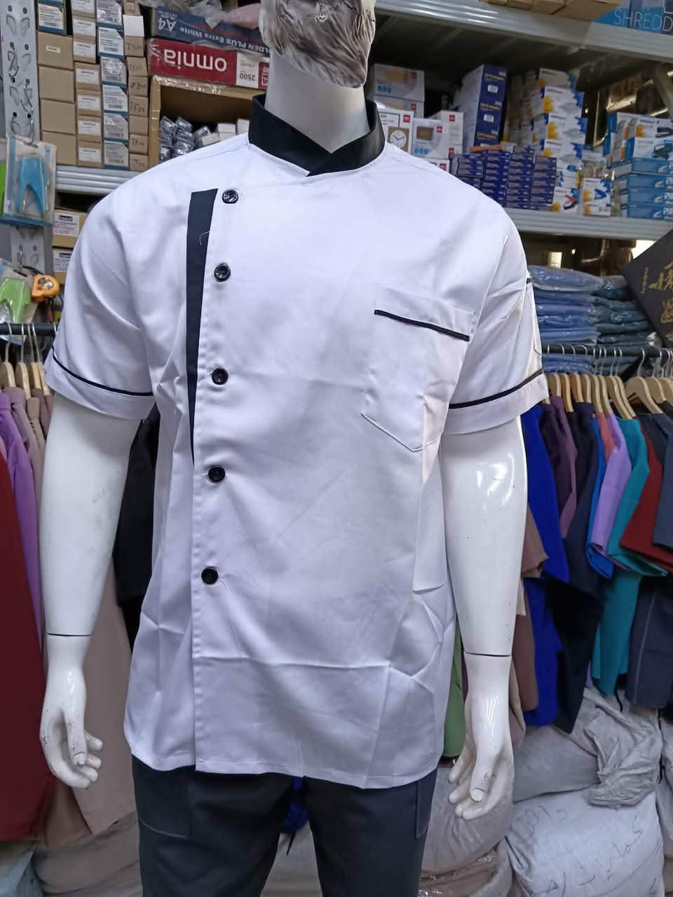 رجعنه وياكم بالموديلات الجميله والمرغوبه
ملابس مطاعم، قمصان مطاعم، 
توفر من جديد قمصان مطعم

قياساات 
S/m/L/xl/xxl/3xl
 القميص ردن ونص ردن
متوفر مريله، وطاقيه، وتيشرات، وتطريز، وزره، ✌️

متوفر سكراب قطعتين للعمال
 
في حال اخذتو سيت كامل عليه تخفيض 🩵

متوفر تطريز

متوفر سليبر  طبي رجالي 

للحجز مراسله واتساب ***********
توصيل بغداد 5
محافظات 5
