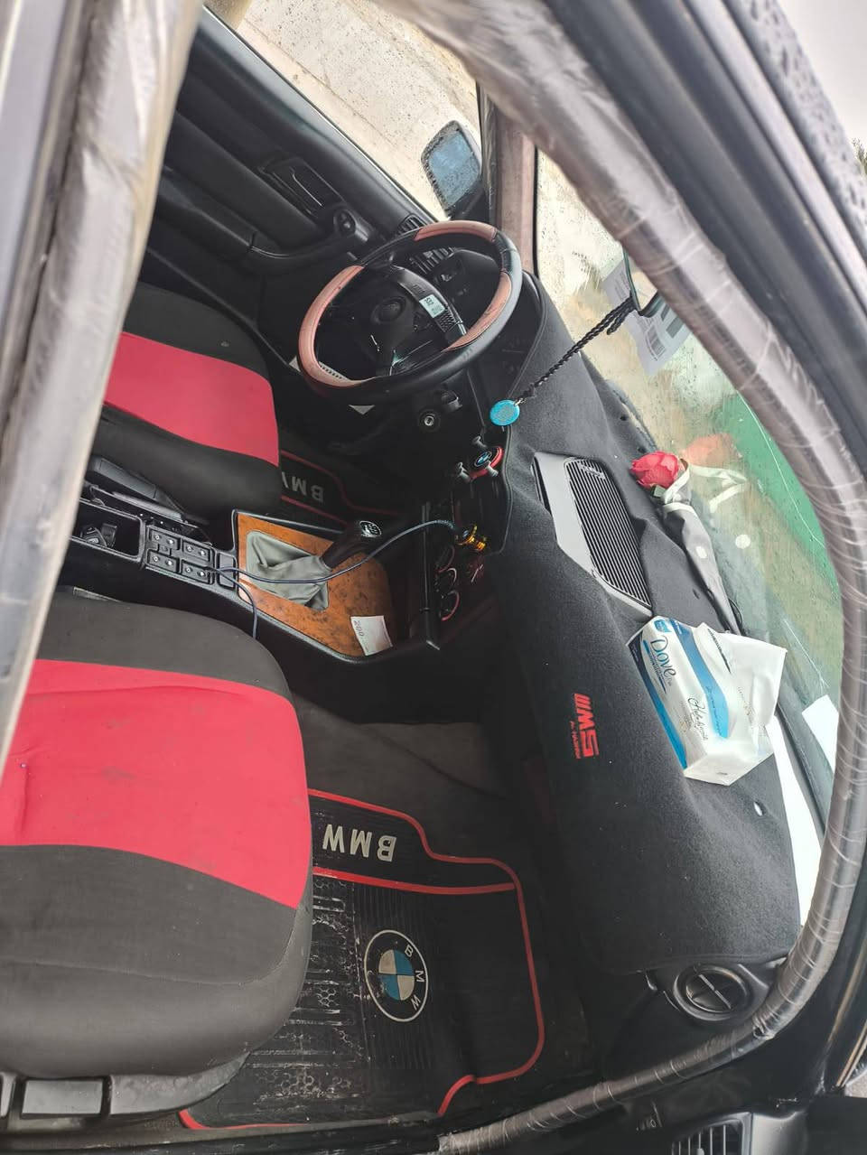 بي ام للبيع حجم 525
سياره جهازه 
كير عادي 
اكسن خفيف
كزوز رياضي بصمه معا سنتر لوك قفل جامات 
محرك وكير شرط 
قفل مركزي 
زينول
ما مصبوغه فقط بوليش بدون تغليم 
كابون بانزين  بيه 
السعر 65وبيه مجال بصيط 
الشرط التحويل 
***********
***********
