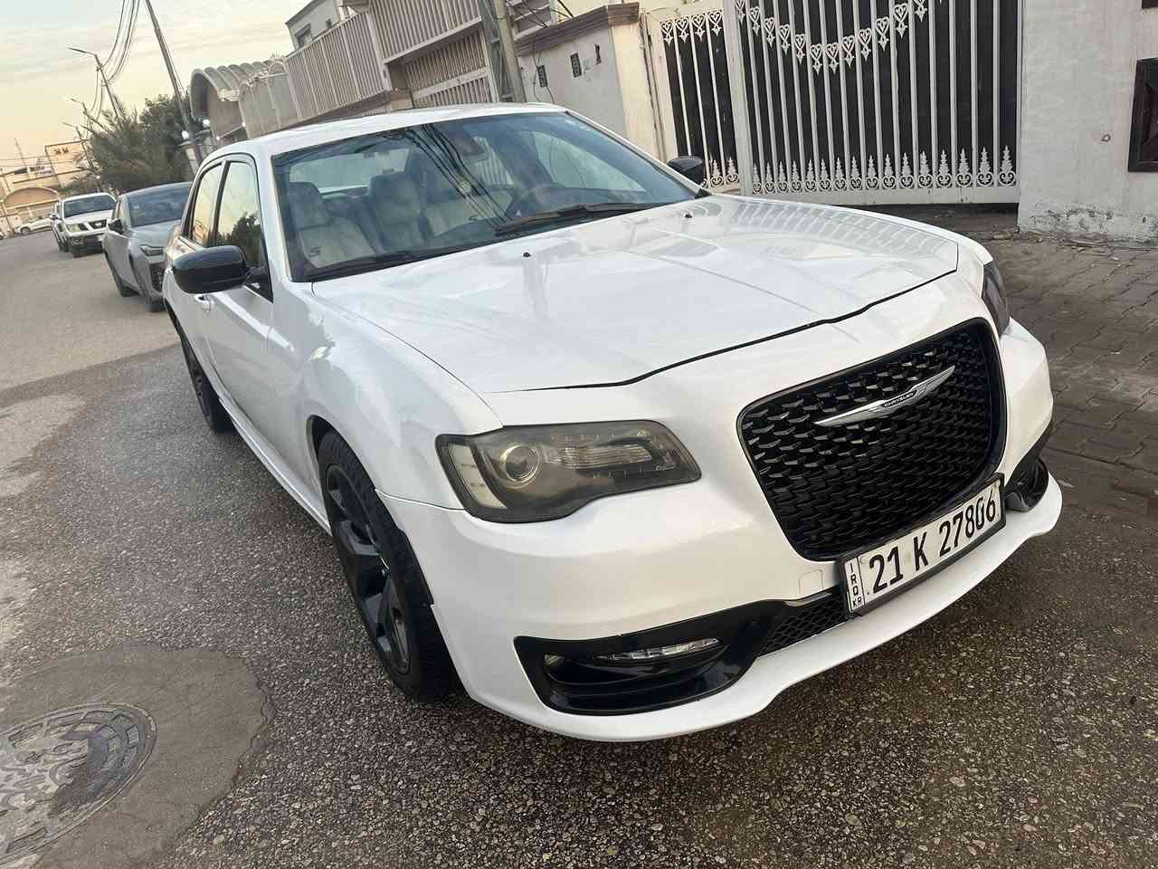 كرايسلر للبيع موديل 2018 فو ل مواصفات فول كما موضح بالصور حتى غرفه بيضه حادث امامي بجم بسعر مناسب ثلاثه قطع صبع وشبر بالباب مع بدايه الشواصي اثنينهم كشي جاهز تخم تاير مكينه حداديه جديده توني مسويه منظومه تبريد جديده قبل 6 اشهر ماشيه 142 الف كيلو سنويه جديده قبل شهر السعر المطلوب 194 مع المجال البسيط مكاني النجف موبايل ***********
