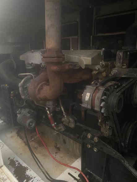 السلام عليكم مجموعة مولدات مولد بيركنز كاتم 100 كيفي ومولد بيركنز 45 كيفي  ومولد مسبوشي للبيع مكانهم رمادي كلهن شغالات لا تنقيص لا تبخير بلادي 
***********
