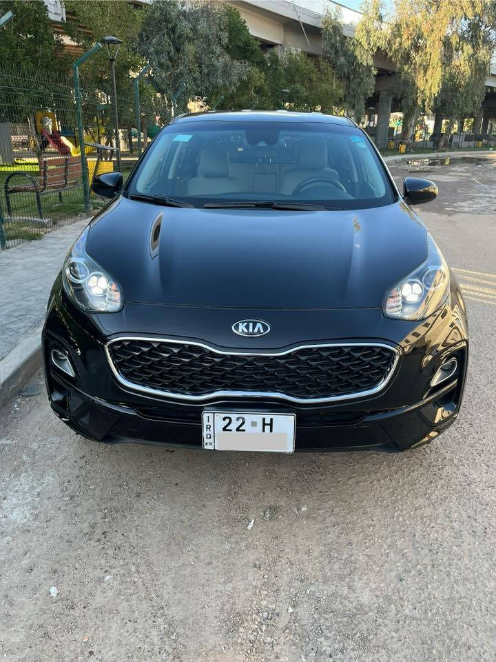 كيا سبورتج موديل ٢٠٢٢ فئة LX  
رقم اربيل الدولي باسمي تحويل مباشر
وارد امريكي
 ضربتها الباب الايمن الامامي 
الايرباك و الشواصي و الراديتر كله سليم
‏
ماشية ٤٢ الف كيلو قابل للزيادة منها ٢٩ الف داخل امريكا
مبدل طخم تايرات نهاية ٢٠٢٥

المواصفات
محرك ٤ سلندر ٢٤٠٠ بقوة ١٨١ حصان 
كير اوتوماتيك ٦ سرعات
نظام دفع رباعي AWD
حجم التاير ١٧ بوصة
شاشة لمس حجم ٨ بوصة
تدعم ابل كار بلي Apple car play و اندرويد اوتو Android Auto
نظام صوتي ٦ سماعات
تبريد قطعتين امامي و خلفي
٦ ايرباكات
كاميرا خلفية
مثبت سرعة
مانع انزلاقTCS
نظام الثبات الالكتروني ESC
مساعد صعود المرتفعات HAC
نظام مراقبة ضغط الاطارات TPMS
مصابيح أمامية هالوجين
إضاءة نهارية LED
مرايا جانبية كهربائية
وغيرها من مواصفات 
السعر 190 ورقة و بيها مجال
للاتصال
***********
