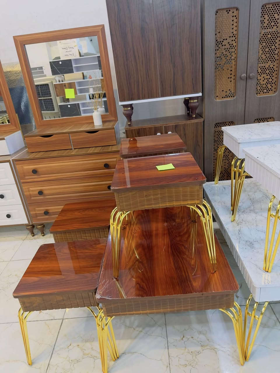 مجمع حسين الحسناوي يقدم لكم أفخم أنواع الأثاث بتصاميم عصرية حديثة وجودة عالية، مع توفر أقمشة خاولي وكتان بخامات مميزة وألوان راقية تناسب جميع الأذواق.اختار راحتك وأناقة بيتك بأسعار مناسبة، للاستفسار مراسلة الصفحة 🌹***********
ناصرية اسكان الصناعي نزلعت العمارات نهايته الشارع قرب مدرسه الكندي مجمع حسين الحسناوي
