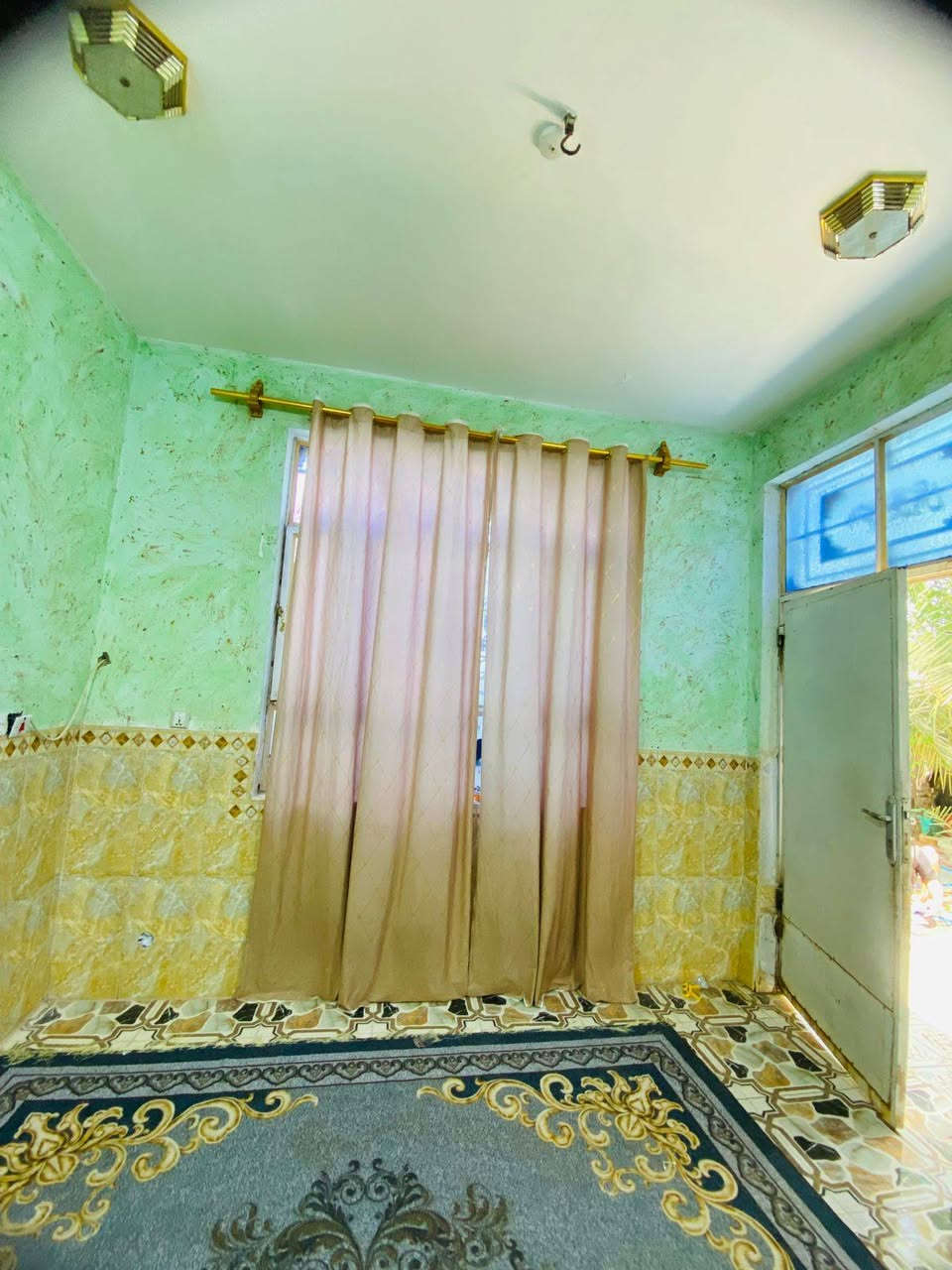 السلام عليكم
يوجد بيت طابو صرف في الوركاء حي العسكري مساحته ٢٠٠م طابقين يتكون الطابق الأول من ٢ غرفة ومطبخ وصالة وبراني صحيات داخلية وخارجية والطابق الثاني ٢ غرفة ومطبخ وصالة السعر ١٣٠ مليون مطلوب ٨٠ مليون للمصرف العقاري يعني تطي بس ٥٠ نقد والباقي أقساط للإستفسار الاتصال على الرقم التالي *********** أو ***********
