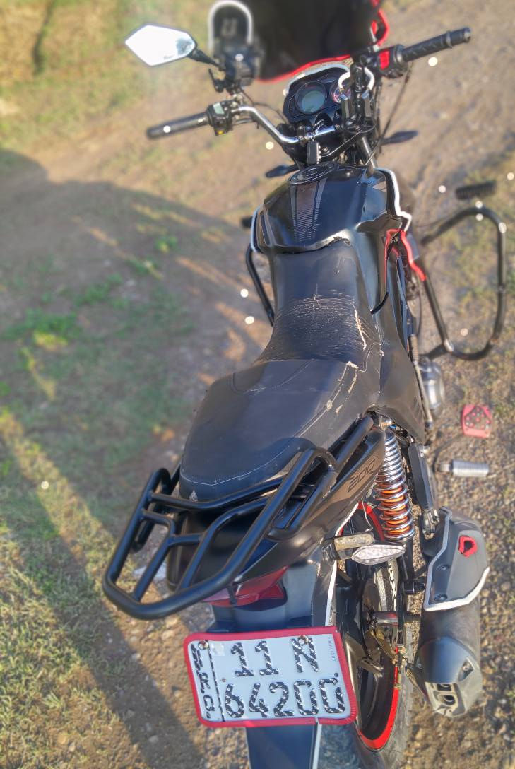 كيواي ار كي 200 سي سي موديل 2022 نضيفة استخدام شخصي سعر 1800 وبيها مجال.. محورة وياله بوكسر امامي وخلفي زنجيل بطح بس التحوير كلف 700 دراجة رزانة وشلعة بيها شاحن لاسلكي 
بيها فقط الدبل طاك الامامي واغراضة موجودة بشركة عجلة الخليج بس ماعندي مجال اسويها دراجة متوكفك بشارع  تشغيل بصمة وسويج رقم انكليزي بغداد بسمي مداور ثاني يوم تجي تكلب وتشوف عجبتك تاخذها وتروح ما عجبتك اضيفك وتروح دراجة مرتبها ع ايدي الله شاهد بغداد, العراق


**إذا كنت صاحب هذا الإعلان وتريد حذفه لأي سبب، رجاءا أرسل رسالة إلى الدعم الفني**