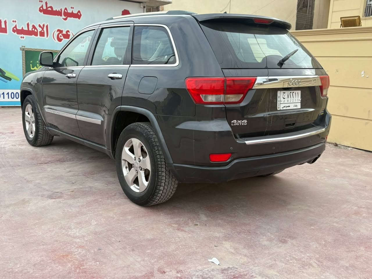 جيب2011 اوڤر لاند اعلى فئه (ام الرادار )
فول 1/1 كلين تايتل السياره بيها بس جاملغ اثر شخوط 

السعر....143 مجال بيها مجال
بصمه دبل تشغيل بصمه ابواب تشغيل عن بعد 
رقم بغداد الدولي تحويل ثاني يوم
 كشنات اماميه كهرباء خزن ميموري تدفئه الكشنات تبريد كله شرط بلاد تحكم استيرن وكهرباء حساسات كله شغال مرايات جانبيه هيتر وتعتيم واشاير مري قلاب مع بك
شاشه كبير قلاب بانوراما ويل 20 
محرك 6 سلندر /3600
دمام خلفي و 9 سماعات  4X4
نظام نزول منحدرات مانع انزلاق طين وثلج وسبورت طرق وعره  
جام الامامي اوتو  لايت زنون عدسه / مكان السياره بغداد 
اتصال ***********
