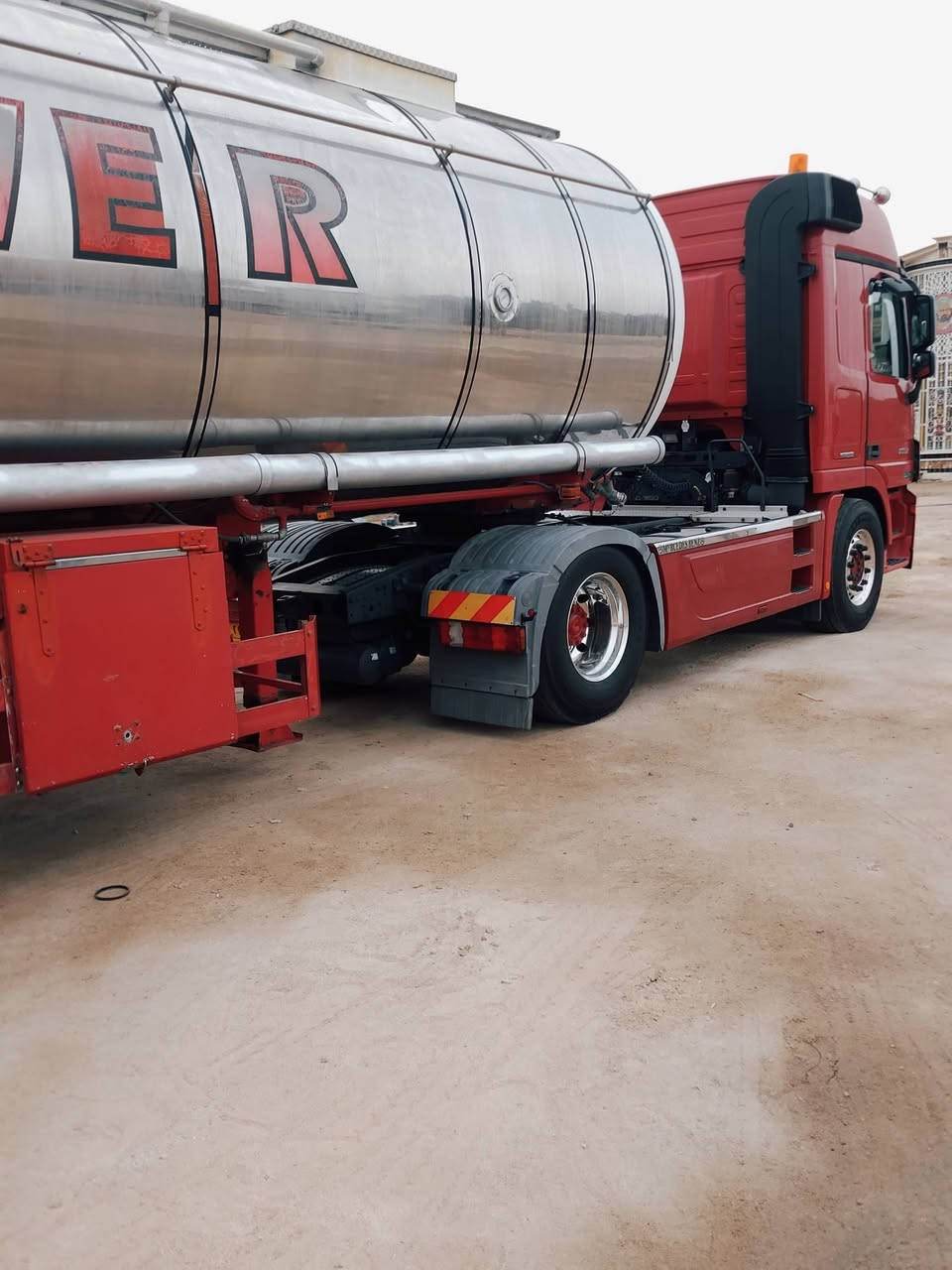 سلام عليكم سيارة اكتروس للبيع مديل الفين 12 كفاله عامه راس . وصهريج الي مو شراي لا يتصل مكلف بل نشر هاذا الرقم ٕ***********
