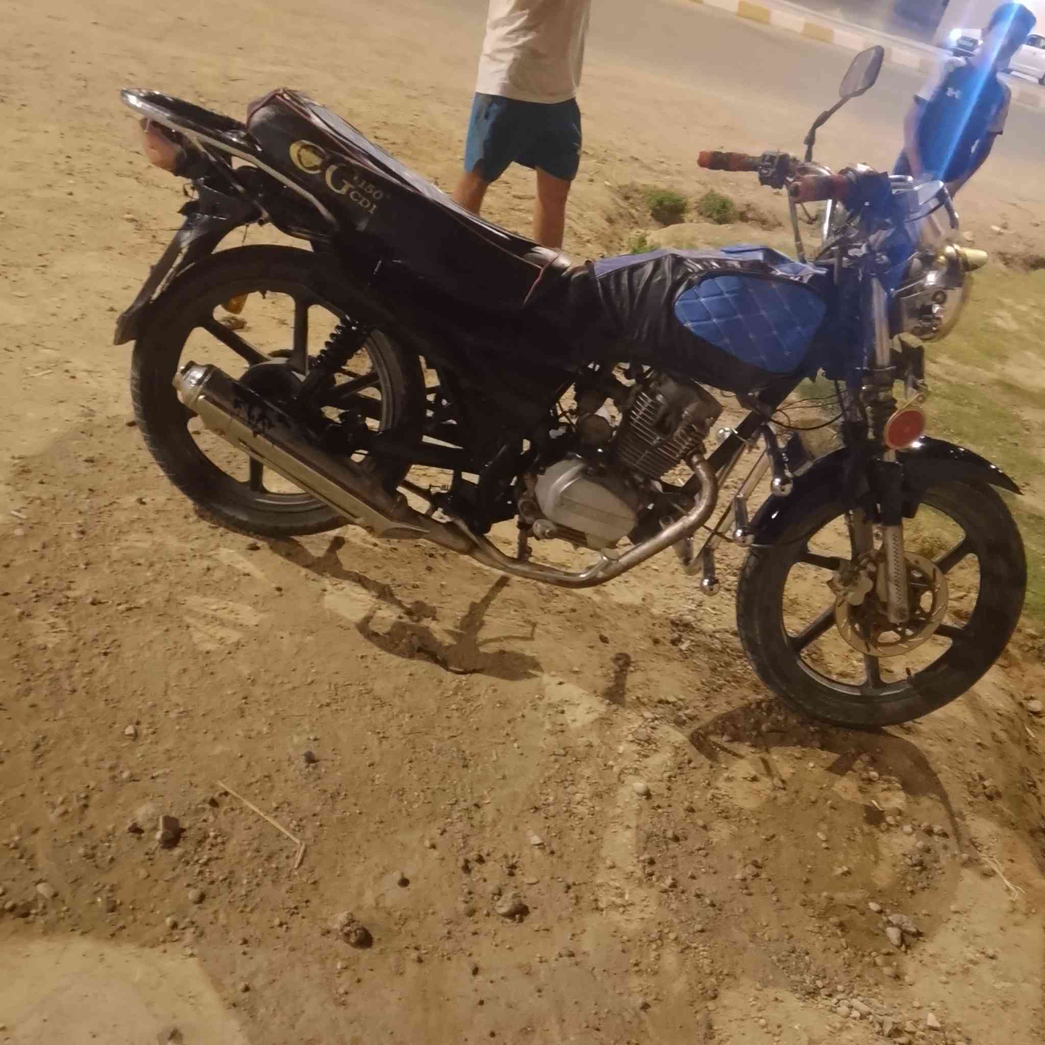 موتور جني صرنسات اثنين لاقي وحده ومبقي واحده صوته ناعم شغال نشاط 100% قشره تعبان صفاحي بس الماطور مضبط وما بيه اي صوت محركه فول مراوس فقط ***********
