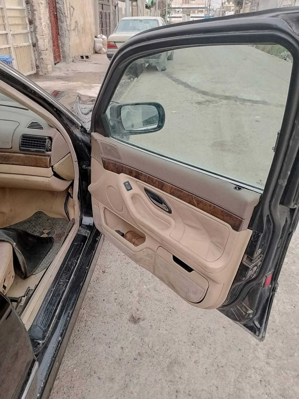 740, اصل
مصبوغة بدون بوليش بدون حادث 
صدر امامي خلفي تبريد كهربائيات محرك حلوات 
نواقص بسيطة 
للبيع بدون مراوس 65 
***********
بغداد
