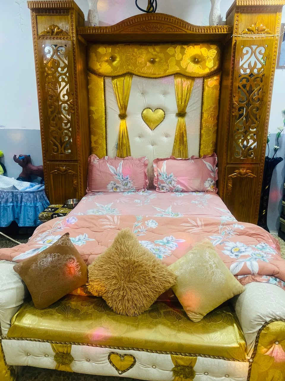 ‏غرفة للبيع السعر 850 ‏ ‏بيها مجال      
***********
*********** يوجد واتساب ￼￼￼
