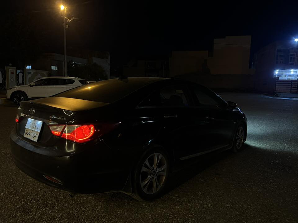 سوناتا خليجي ٢٠١٠
محرك ٢.٤ 
فول مواصفات بانوراما 
كشن هيتر 
تايرات جديد 
صدر جديد 
سعر ٩٤ ورقه مجال بي مجال
 0772 849 93 96
