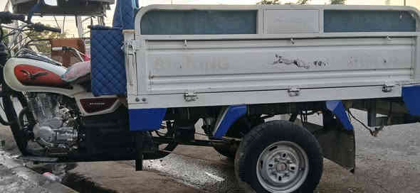 السلام عليكم ستوته للبيع اي  عيب ما بيه كهربائيات شغاله  ركبه شرط محرك شرط موديل2022 السعر مليون و 300 وبي مجال بسيط عنواني كركوك  اخوان عالخاص ما اجاوب .وهذا رقمي***********
