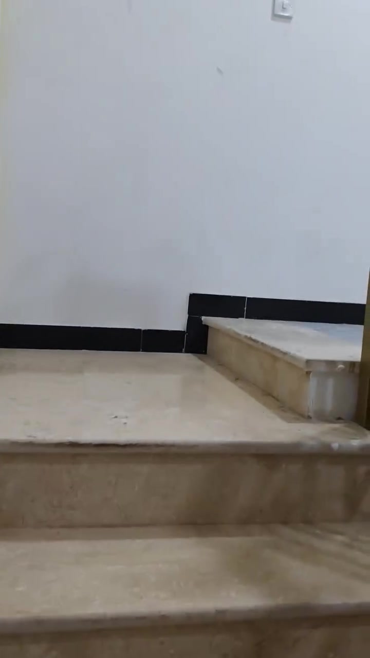 سلام عليكم بيت للبيع  مساحه 100 متر قاطين واجهه سته وربع نزال 16ارضيه مرمر ،
3 غرف نوم
 2صاله 
3حمام
  ابواب وشبابيك المنيوم طابو زراعي سند 25 الدورة- زراعية قاعة الطالب مربع الذهبي ثالث فرع يمين  رابع بيت يسار لأستفسار اتصل (*********** )بي واتساب
